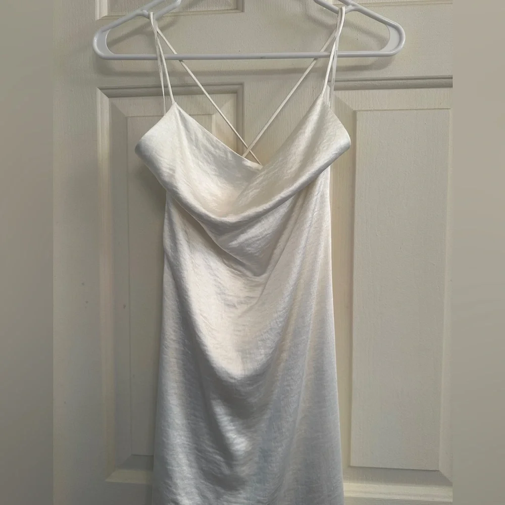 Elliatt Aisle Dress. NWOT. - Picture 5 of 6